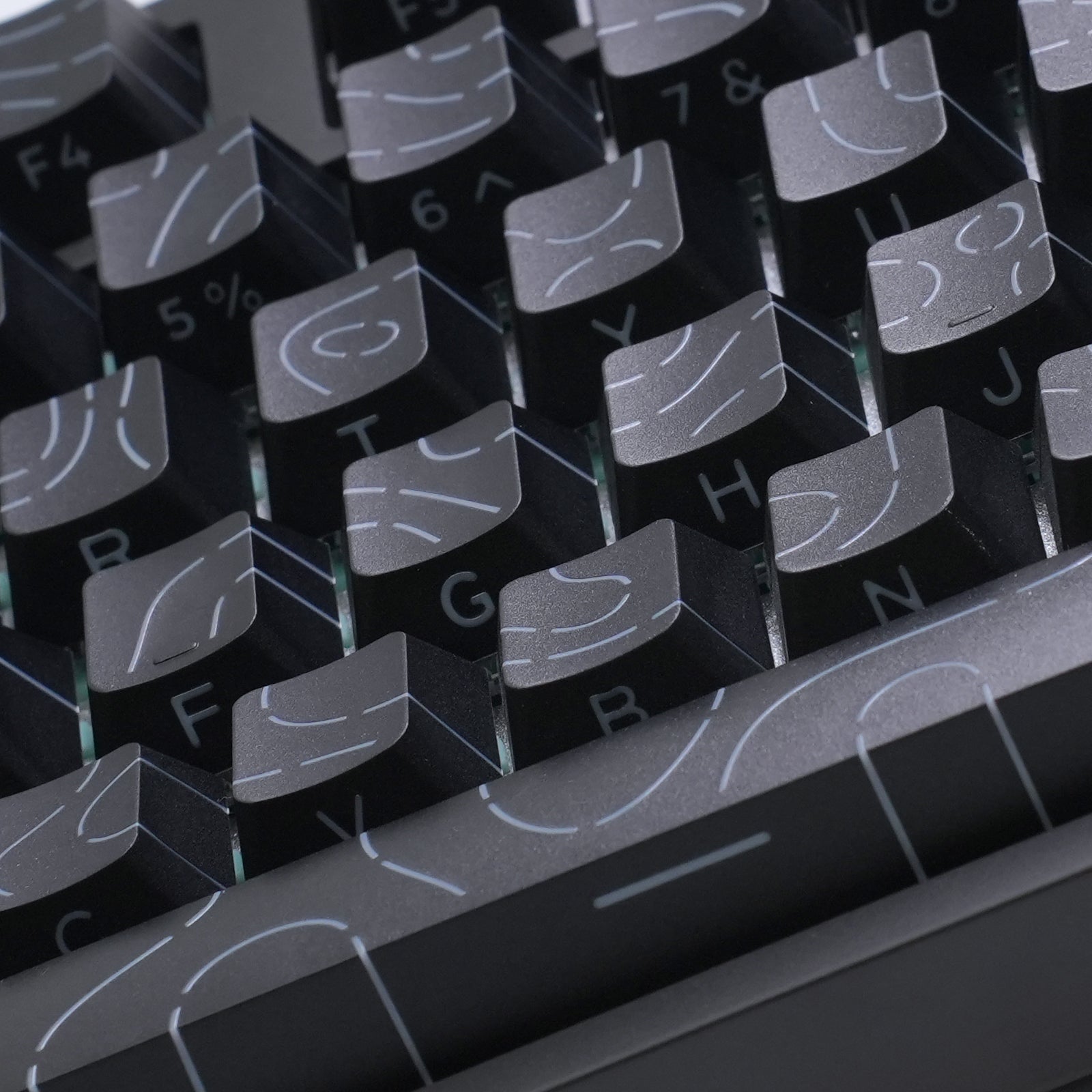 ATTACK SHARK SK06, 135 klawiszy, nakładki klawiszowe z podświetlanymi znakami, ANSI/ISO